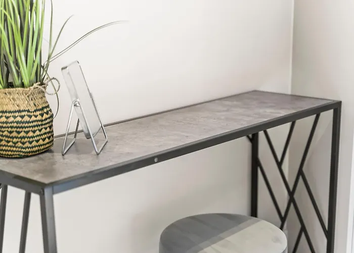 One Bed - - Modern Comfort *