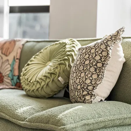 One Bed - - Modern Comfort *