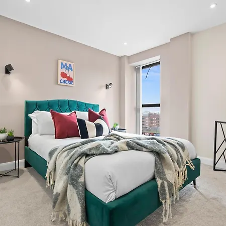 One Bed - - Modern Comfort Leeds (West Yorkshire)