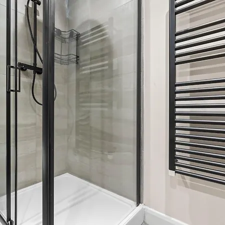 One Bed - - Modern Comfort Lägenhet