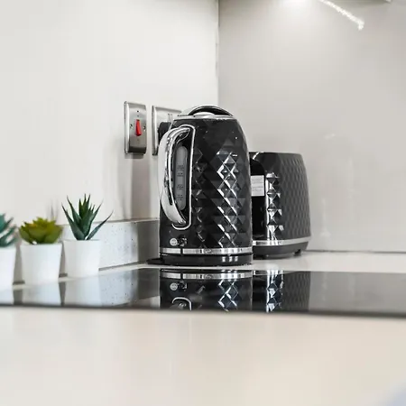 One Bed - - Modern Comfort 公寓