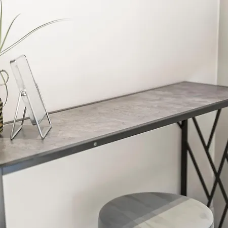 One Bed - - Modern Comfort *