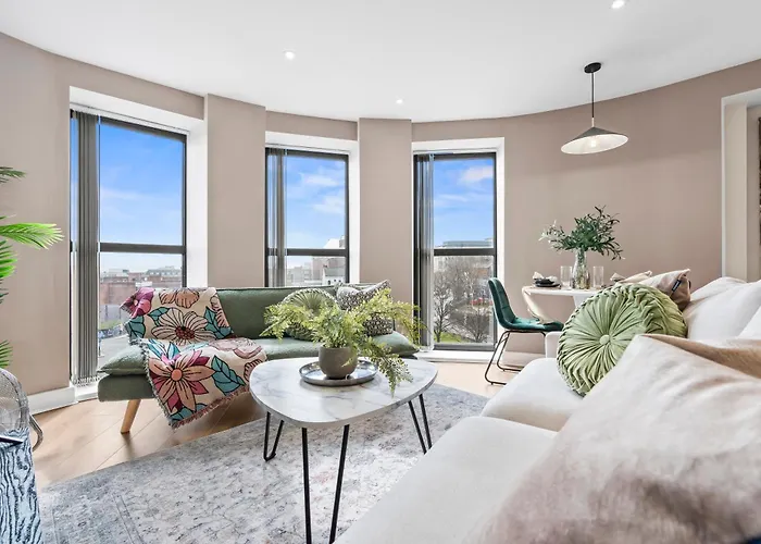 Апартаменти One Bed - - Modern Comfort Лідс