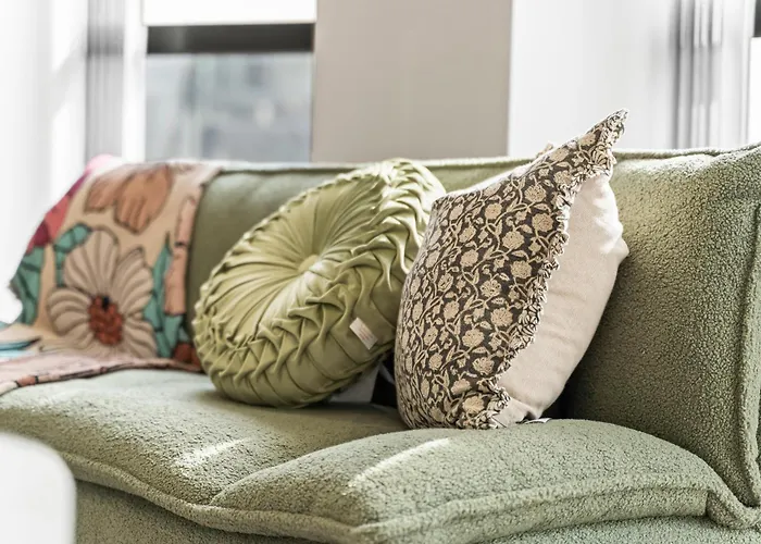 One Bed - - Modern Comfort *