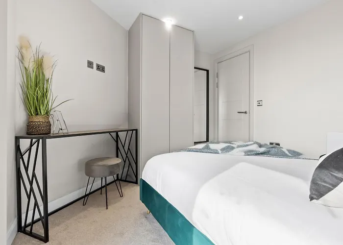 One Bed - - Modern Comfort * Leeds (West Yorkshire)