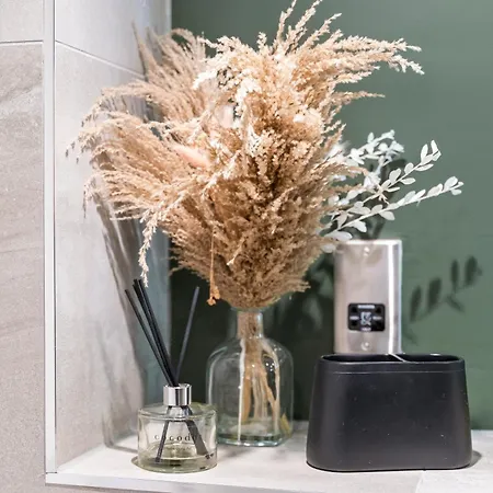 One Bed - - Modern Comfort * 리즈