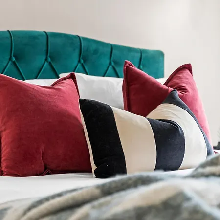 One Bed - - Modern Comfort 아파트 리즈