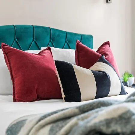 One Bed - - Modern Comfort 아파트 *